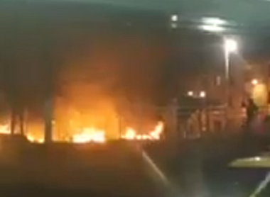 Poliţia suedeză a deschis o anchetă, după violenţe izbucnite într-o suburbie a Stockholm cu populaţie majoritar străină. VIDEO