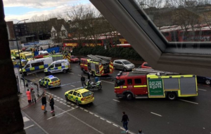 Marea Britanie: Cinci răniţi după ce o maşină a intrat într-un grup de persoane în sud-estul Londrei