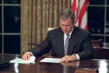 George W. Bush arată că presa este crucială pentru o democraţie şi avertizează că puterea creează dependenţă