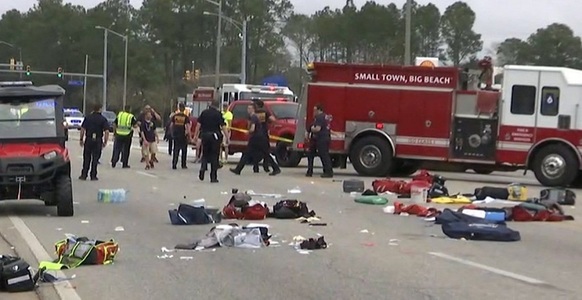 Membri ai unei formaţii de liceu, răniţi de un SUV care a intrat în mulţime la o paradă de Mardi Gras în Alabama