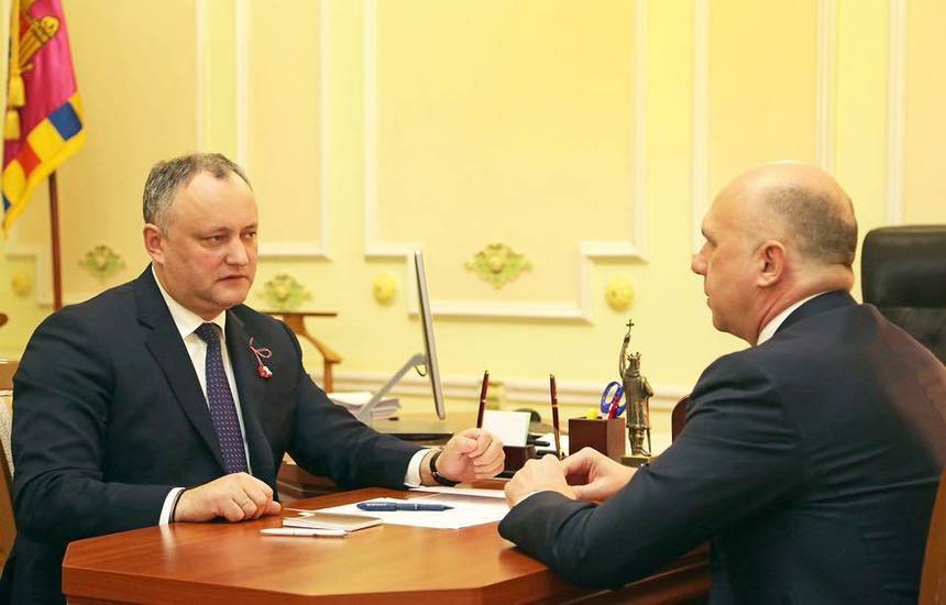 R. Moldova: Igor Dodon şi Pavel Filip au discutat despre revocarea a zece ambasadori într-o întâlnire neprogramată