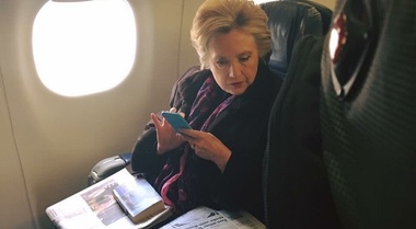 Vicepreşedintele american Mike Pence nu vrea să fie comparat cu Hillary Clinton în privinţa folosirii mesageriei private