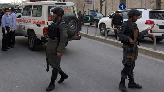 Peste 30 de morţi în atacul de la spitalul militar din Kabul revendicat de Statul Islamic; cei patru atacatori au fost ucişi