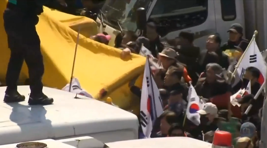 Doi manifestanţi au murit la Seul, la mitingul izbucnit după decizia Curţii Constituţionale privind demiterea preşedintei