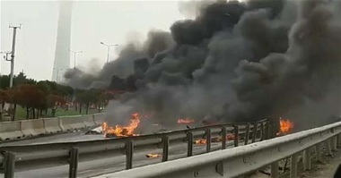 Un elicopter a lovit un turn de televiziune şi s-a prăbuşit pe o şosea din Istanbul; cinci morţi. VIDEO