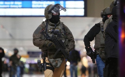 Poliţia exclude o pistă islamistă în atacul cu toporul în gara centrală din Düsseldorf, al cărui bilanţ a fost revizuit la nouă răniţi