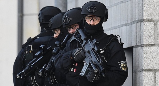 Poliţia germană interoghează două persoane în legătură cu ameninţarea ce a dus la închiderea unui mall din Essen