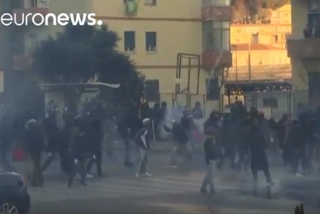 Un protest faţă de Liga Nordului a degenerat în violenţe la Napoli. VIDEO