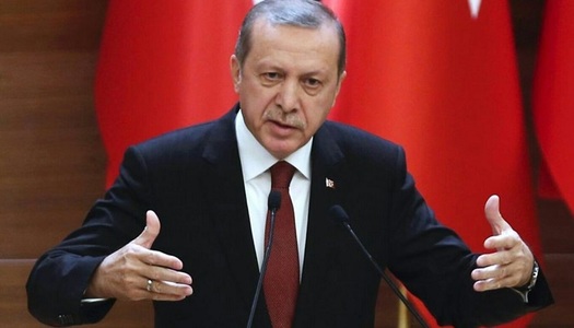 Erdogan o acuză pe Merkel că "susţine teroriştii"