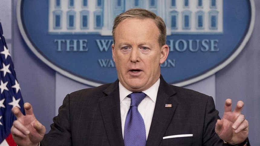 Trump nu s-a referit la interceptare atunci când a scris despre acest lucru pe Twitter, afirmă Spicer