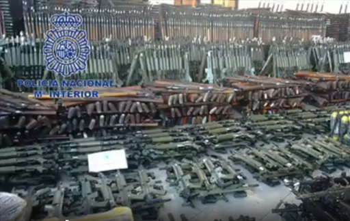 Poliţia spaniolă a confiscat în ianuarie peste 10.000 de arme destinate „crimei organizate şi teroriştilor”