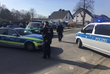 Autorităţile germane au arestat două persoane în urma unei luări de ostatici la o bancă din Duisburg