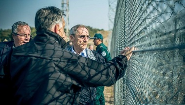 Ungaria va termina pâna la finele lunii mai ridicare unui al doilea gard antimigranţi la graniţa cu Serbia