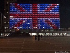 Oraşe din întreaga lume şi-au arătat solidaritatea cu Londra, luminând monumente-simbol în culorile drapelului britanic. FOTO