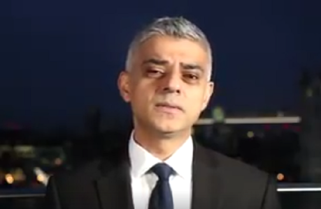 Primarul Londrei a invitat londonezii în piaţa Trafalgar pentru a le aduce un omagiu victimelor ataculuI