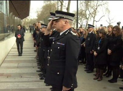 Scotland Yard şi Serviciul de Ambulanţă din Londra au ţinut câte un minut de reculegere în memoria victimelor atacului