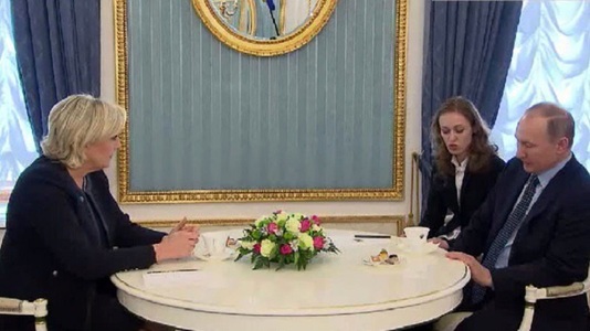 Putin s-a întâlnit cu Le Pen, căreia i-a dat asigurări că Moscova nu intenţionează să influenţeze cursa pentru Elysee
