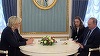 Putin s-a întâlnit cu Le Pen, căreia i-a dat asigurări că Moscova nu intenţionează să influenţeze cursa pentru Elysee