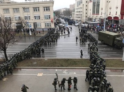 Minsk: Autorităţile au arestat sute de persoane, care au protestat faţă de o taxă ce-i vizează pe şomerii din Belarus