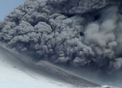 Cercetătorii ruşi uimiţi după ce un vulcan a erupt pentru prima dată în ultimii 250 de ani în peninsula Kamceatka