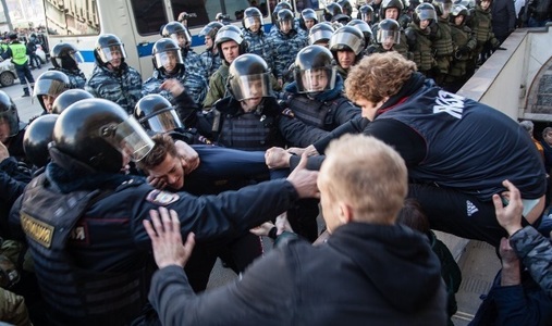 Autorităţile ruse au reţinut peste 600 de persoane în urma protestelor anticorupţie de la Moscova