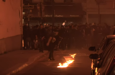 Cel puţin trei ofiţeri de poliţie au fost răniţi şi 35 de persoane au fost arestate în proteste violente la Paris. VIDEO