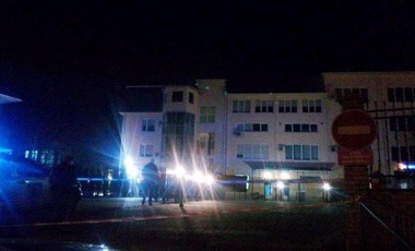 Ucraina: Mai multe persoane necunoscute au atacat consulatul polonez din localitatea Luţk