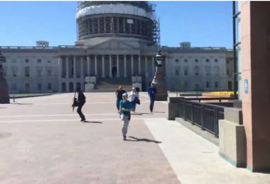 O persoană, arestată la Washington, după ce a lovit cu maşina un vehicul de poliţie în apropiere de Capitoliu