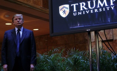 Mii de foşti studenţi ai Universităţii Trump îşi vor primi cea mai mare parte a banilor înapoi în urma aprobării înţelegerii în valoare de 25 de milioane de dolari din noiembrie