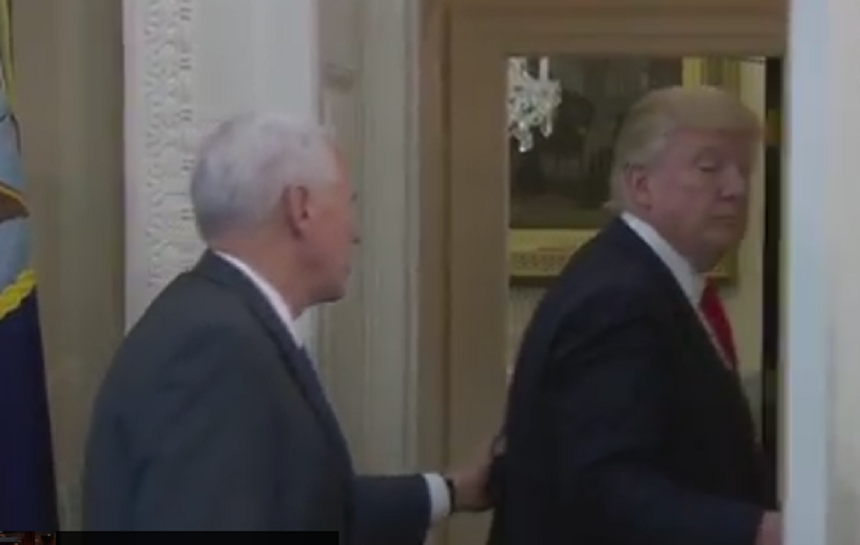 Trump a părăsit o ceremonie organizată pentru semnarea unor ordine executive în domeniul comercial fără a le semna. VIDEO