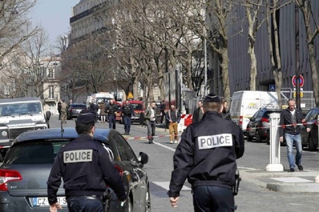 Două adolescente au fost arestate în sudul Franţei sub suspiciunea că ar pregăti un atentat