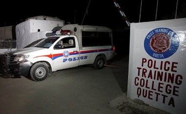 Douăzeci de oameni au fost torturaţi şi apoi ucişi cu bâte şi cuţite într-un lăcaş de cult sufist din Pakistan