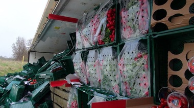 O autostradă din Germania, închisă parţial după ce un camion cu 15 tone de legume s-a răsturnat