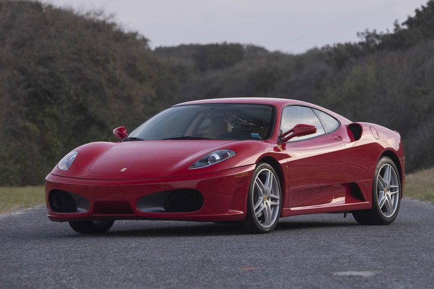 Un Ferrari care i-a aparţinut lui Donald Trump a obţinut un rezultat dezamăgitor la licitaţie