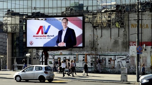 Premierul sârb în exerciţiu Aleksandăr Vucici obţine o victorie zdrobitoare din primul tur al alegerilor prezidenţiale