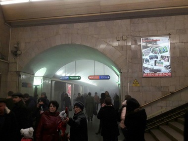 Interfax: Explozia provocată fie de un kamikaze, fie de un pachet-capcană lăsată în tren în Piaţa Sennaia