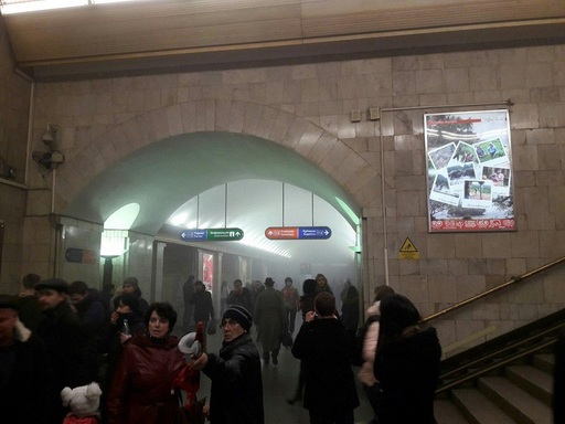 Interfax: Explozia provocată fie de un kamikaze, fie de un pachet-capcană lăsată în tren în Piaţa Sennaia