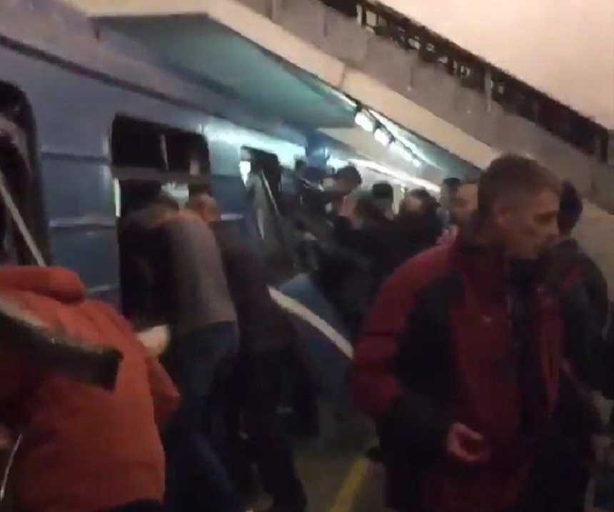 Autorităţile din Sankt Petersburg au declarat trei zile de doliu după explozia de la metrou