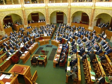 Ungaria a aprobat legea ce ar putea obliga universitatea finanţată de Soros să se închidă