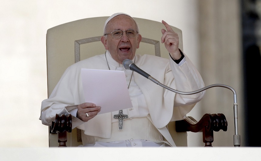Papa Francisc denunţă un ”masacru inacceptabil” în Siria şi se gândeşte la victimele ”gravului atentat” din Rusia