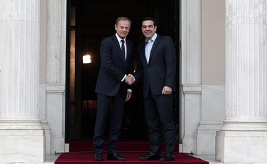 Tusk condamnă atacul din Siria şi atribuie ”principala răspundere a atrocităţilor” regimului şi aliaţilor săi