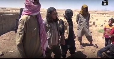 Statul Islamic a executat 33 de persoane în Siria şi a ucis 22 de persoane într-un atac în Irak