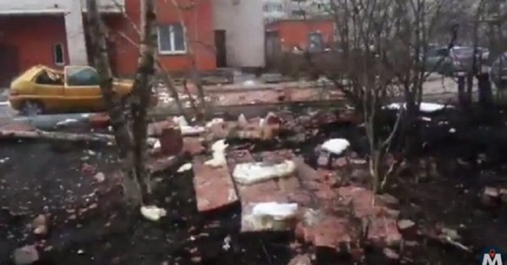 Incidentul de la Sankt Petersburg,ce a dus la prăbuşirea faţadei unui bloc,provocat de lucrări de construcţie