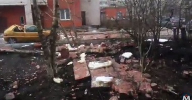 Incidentul de la Sankt Petersburg,ce a dus la prăbuşirea faţadei unui bloc,provocat de lucrări de construcţie