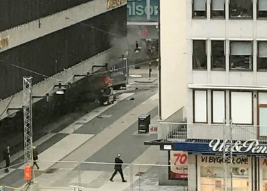 Autorităţile suedeze au revizuit bilanţul la doi morţi în urma posibilului atentat din Stockholm 