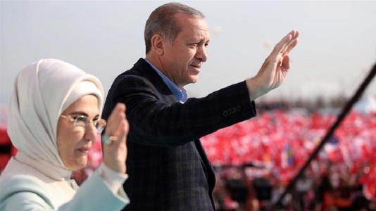 Erdogan participă la un miting uriaş la Istanbul cu o săptămână înainte de referendum