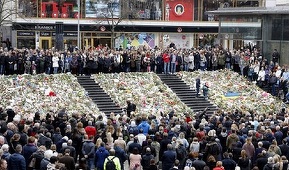 Suedezii păstrează un moment de reculegere în memoria celor patru victime ale atentatului de la Stockholm