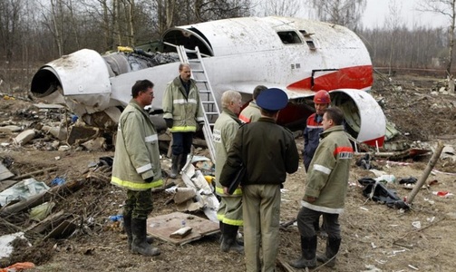 Şeful comisiei poloneze de anchetă privind tragedia aviatică de la Smolensk susţine că aparatul s-a dezintegrat în zbor