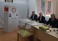 Ambasada Turciei: Peste 30% dintre alegătorii turci înregistraţi în România s-au prezentat la urne pentru referendum