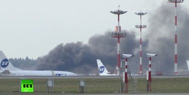 Fum gros în apropiere de aeroportul Vnukovo, din Moscova, unde tocmai a aterizat secretarul american de Stat Rex Tillerson